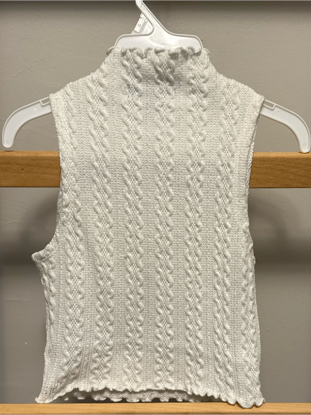 Forever 21 White Cable Knit Sleeveless Mock Neck Tank - Picture 2 of 9